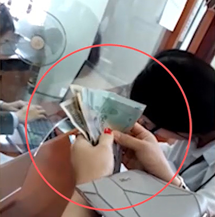 Làm hộ chiếu nhanh: Ngã giá tại phòng quản lý xuất nhập cảnh