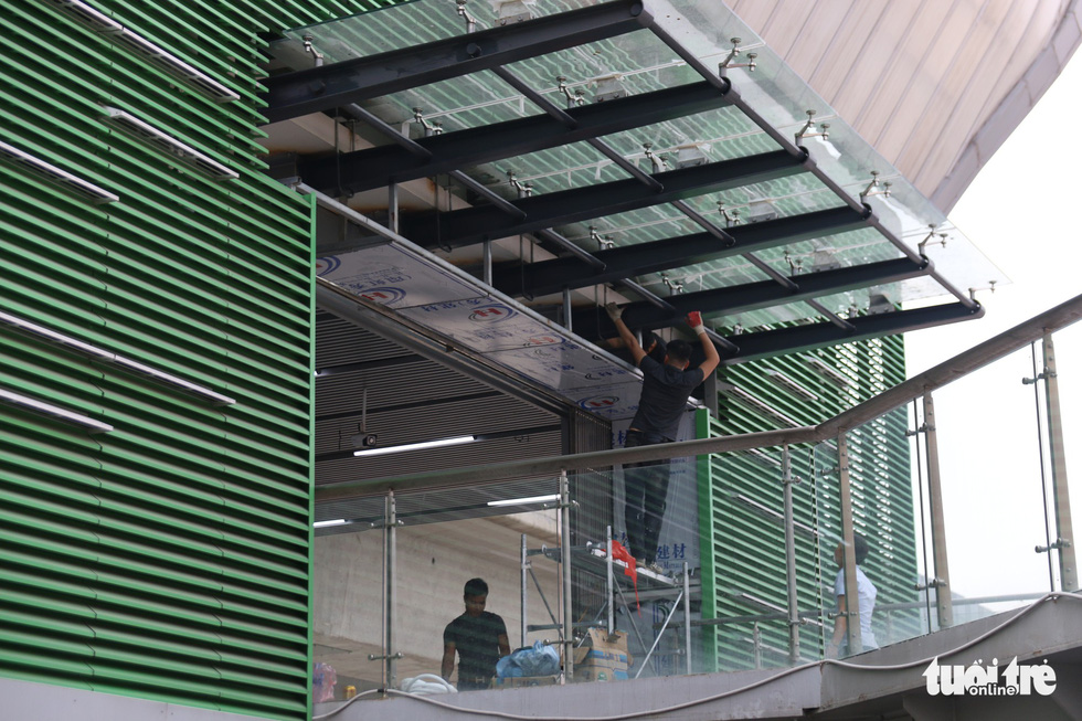 6 tháng rồi mà nhà ga đường sắt Cát Linh - Hà Đông nơi ngổn ngang, nơi ngập rác