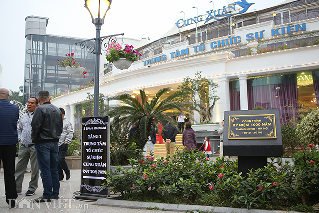 Công viên chục tỷ ở Hà Nội thành tổ hợp nhà hàng tiệc cưới, bãi xe