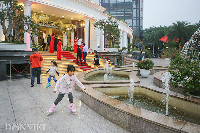 Công viên chục tỷ ở Hà Nội thành tổ hợp nhà hàng tiệc cưới, bãi xe