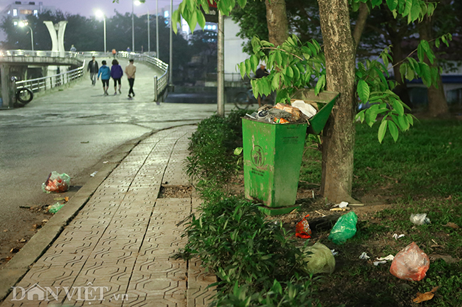 Công viên chục tỷ ở Hà Nội thành tổ hợp nhà hàng tiệc cưới, bãi xe