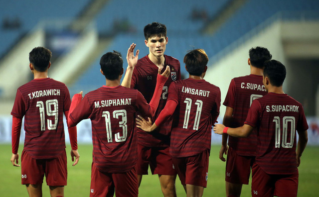 Vì sao cầu thủ U-23 VN mặc áo đấu không có tên sau lưng?