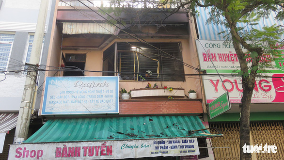 Nam thanh niên liều mình lao vào đám cháy cứu 2 cụ già