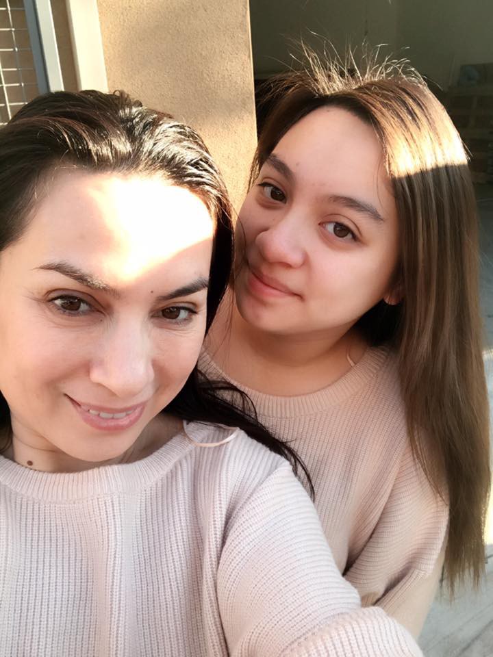 Phi Nhung hạnh phúc khoe con gái đã trở thành y tá tại trung tâm y tế ở Mỹ, sẽ về Việt Nam thăm khám cho bà con nghèo trong tương lai