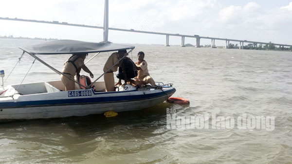 Thêm một nam thanh niên nhảy cầu Cần Thơ tự tử