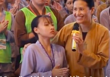 Cô gái co giật trong các clip vong nhập ở chùa Ba Vàng nói gì?