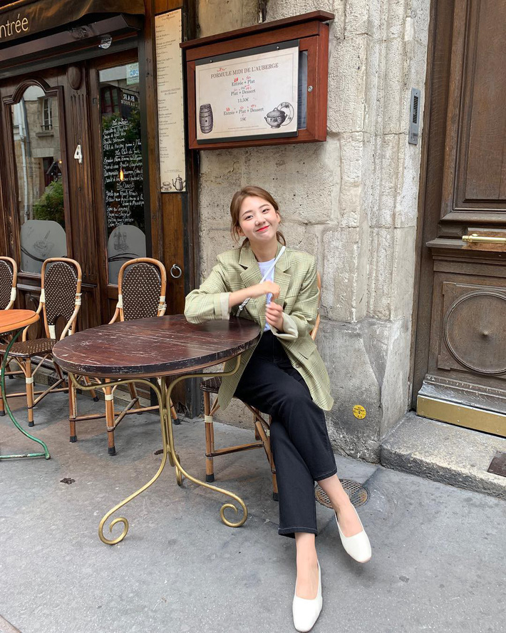 Lên đồ chuẩn như công sở Hàn với 15 gợi ý từ street style tuần này