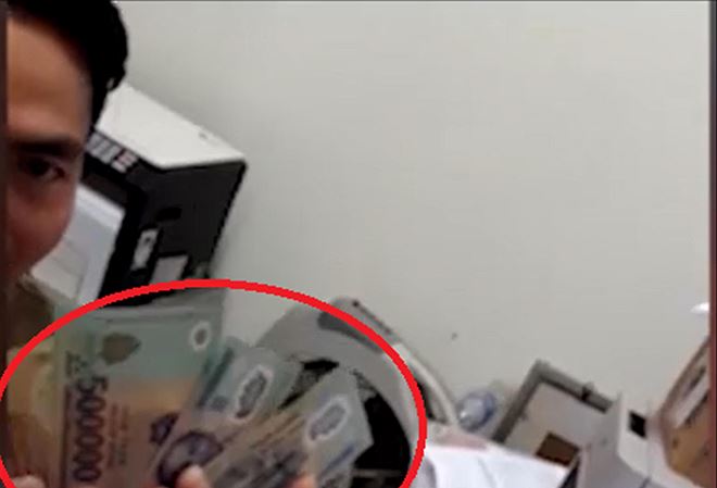 Ngã giá để làm hộ chiếu nhanh: Cán bộ không nhận tiền sẽ thiếu… nhân văn?