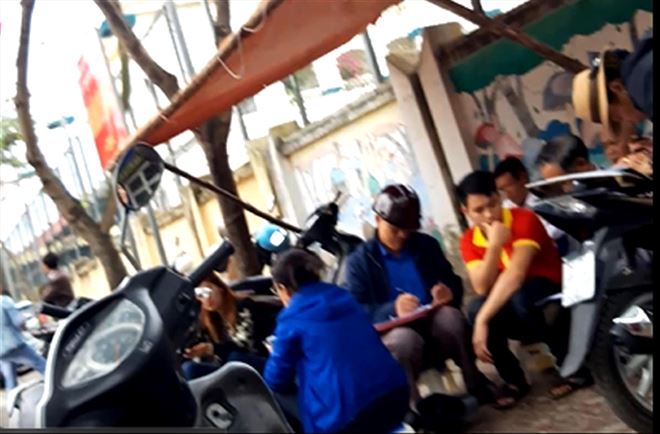 Ngã giá để làm hộ chiếu nhanh: Cán bộ không nhận tiền sẽ thiếu… nhân văn?