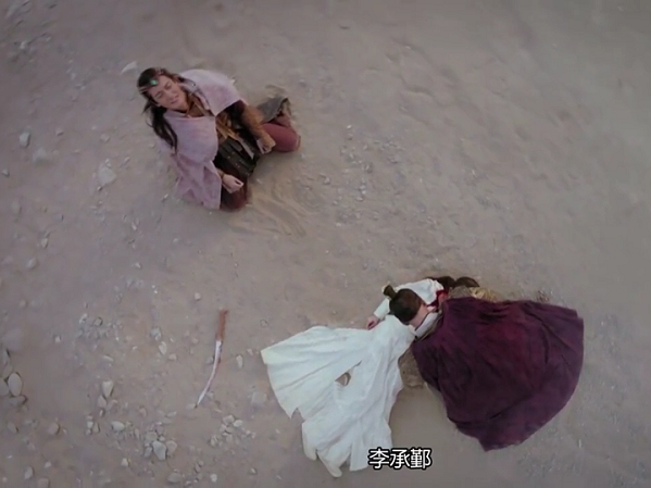 Cảnh tự vẫn đẫm nước mắt của nữ chính Đông Cung lên top 1 Weibo nhưng fan vẫn không quên soi sạn!