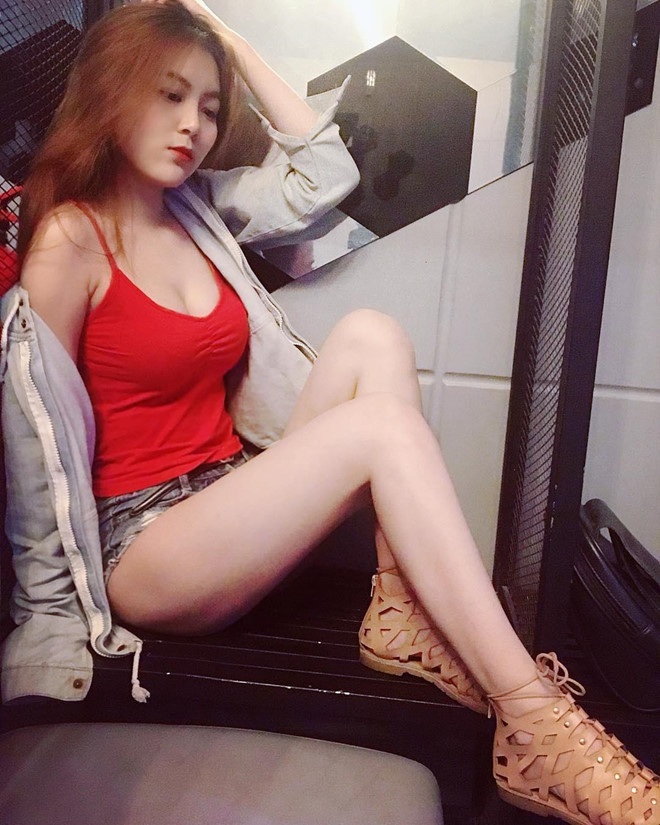 Hot girl ĐH Sư Phạm gợi cảm, số đo 3 vòng chuẩn không kém người mẫu
