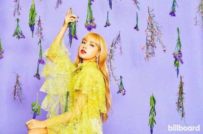 Nhan sắc gây tranh cãi của cô gái 22 tuổi đẹp nhất châu Á