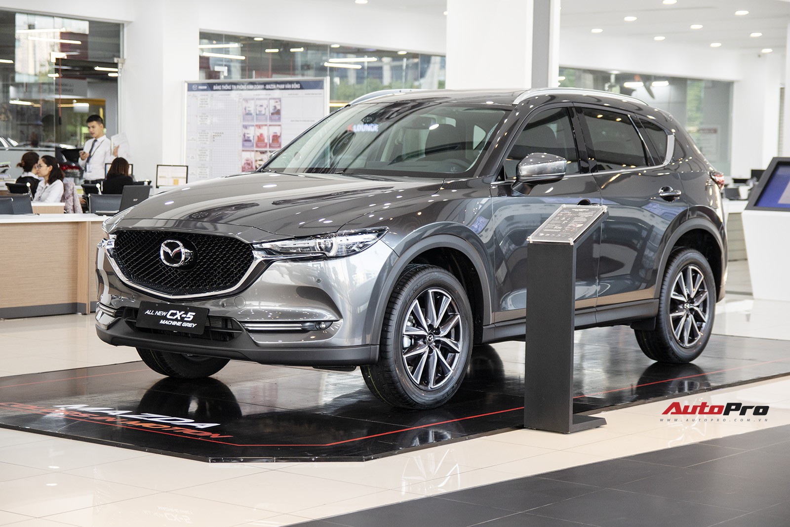 Mazda CX-5 và Honda CR-V đua giảm giá sốc tại đại lý, nhiều nhất 70 triệu đồng Mazda CX-5 và Honda CR-V đua giảm giá sốc tại đại lý, nhiều nhất 70 triệu đồng