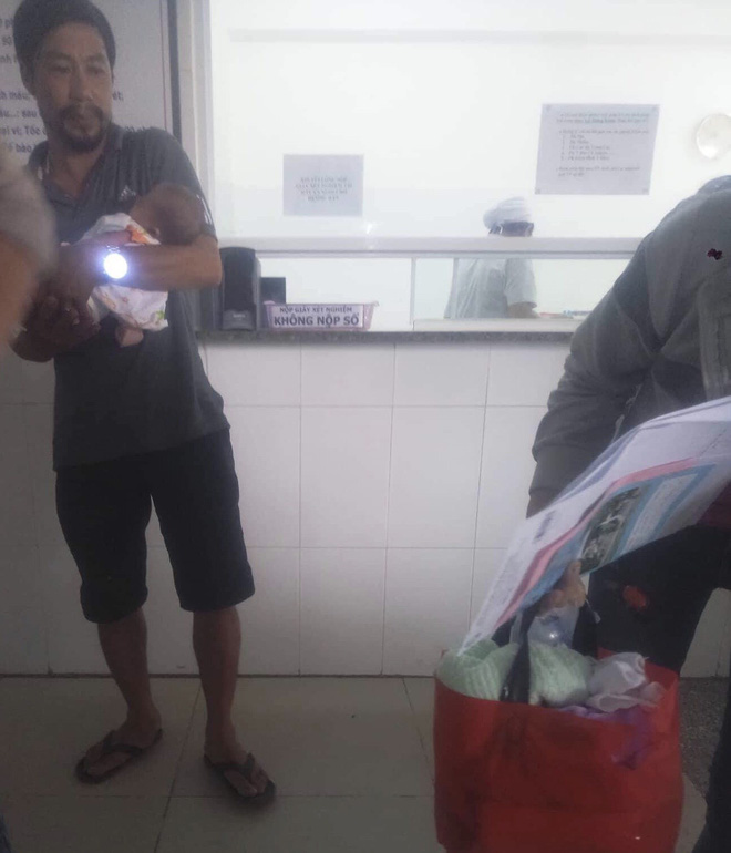 Nhặt được bé sơ sinh trong thùng rác, quyết định cuối của đôi vợ chồng hút nghìn like