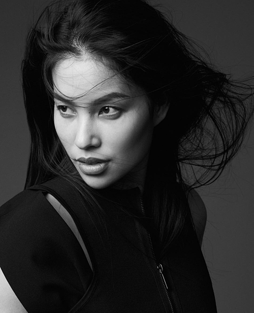 Phạm Hương khoe bộ sính lễ cầu hôn bằng kim cương cỡ lớn của ông xã