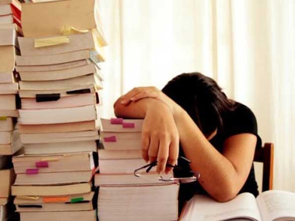 Nhiều lúc tôi muốn tự tử để khỏi chịu áp lực học hành từ mẹ