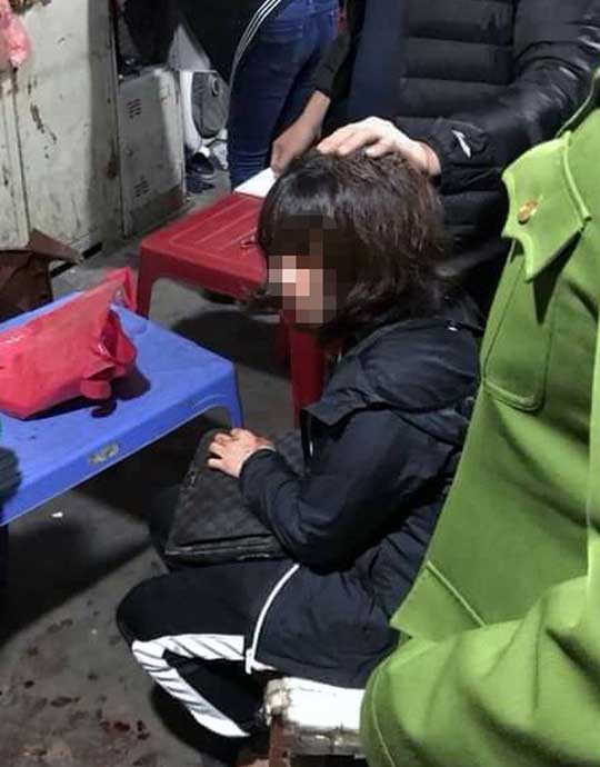 Nghi án bịt mặt nổ súng, cướp tài sản của nữ tiểu thương ở chợ Long Biên