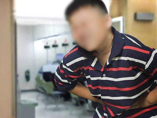 Cậu bé bị thủng dạ dày, khi biết nguyên nhân nhiều người phải giật mình xem lại cách chăm con