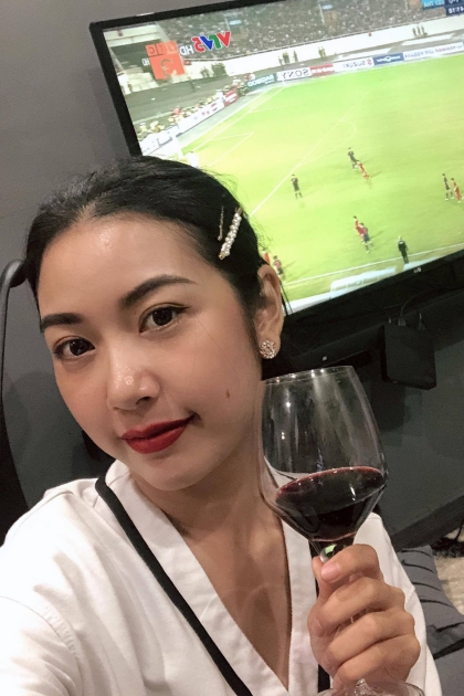 Tuấn Hưng, Hoàng Bách vỡ òa khi đội nhà thắng Thái Lan 4-0