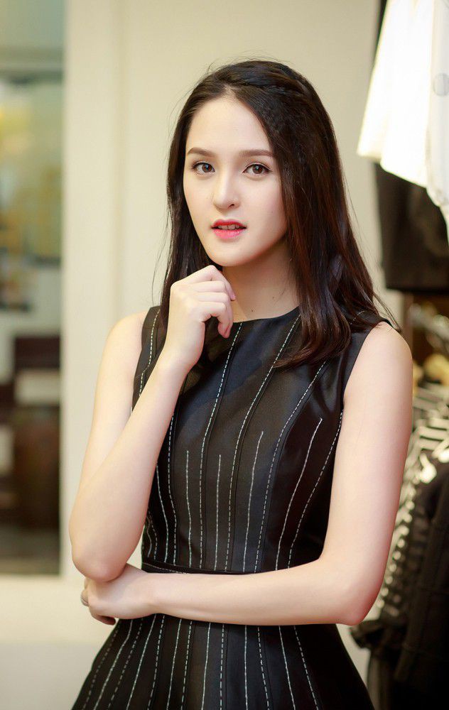 Cuộc sống của những nàng Hậu sau quyết định rời xa showbiz: Người hạnh phúc bên gia đình, người miệt mài theo đuổi ước mơ