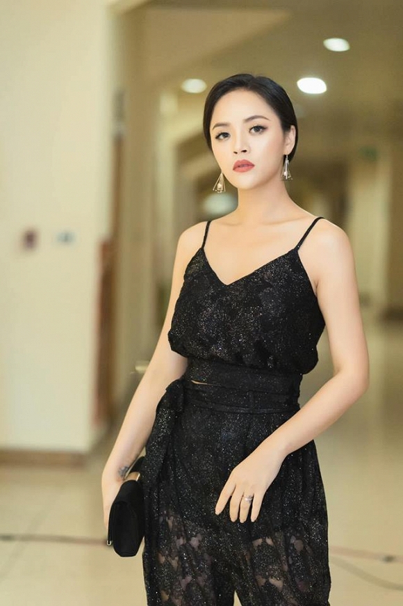My sói đăng ảnh eo thon khiến dân tình ghen tị hết nấc nhưng lại bị Hồng Đăng bóc phốt ngay sau đó My sói đăng ảnh eo thon khiến dân tình ghen tị hết nấc nhưng lại bị Hồng Đăng bóc phốt ngay sau đó