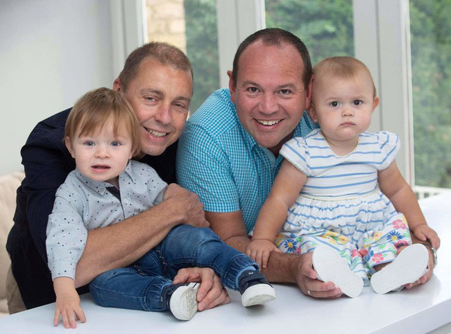 Chúa tể của những chiếc vỏ: Cặp song sinh nhưng khác bố tiết lộ chuyện ngoại tình một đêm của người mẹ trẻ