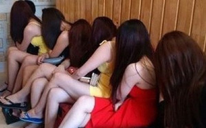 Nghệ An: U50 bán dâm cho nam thanh niên trẻ bị bắt