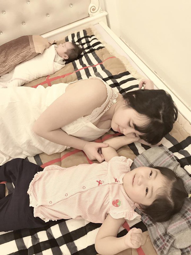 Em bé Lào Cai tái xuất bên mẹ nuôi Thanh Tâm, ai cũng bất ngờ vì cô bé càng lớn càng khác lạ