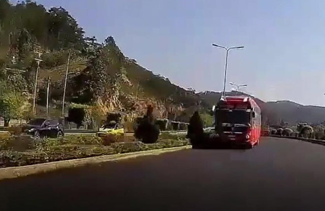 Phạt 7,5 triệu tài xế xe giường nằm chạy ngược chiều cao tốc