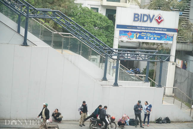 Ảnh: Nhà ga đường sắt trên cao chưa đi vào hoạt động đã xuống cấp