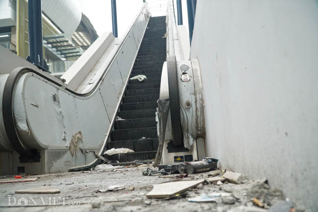 Ảnh: Nhà ga đường sắt trên cao chưa đi vào hoạt động đã xuống cấp