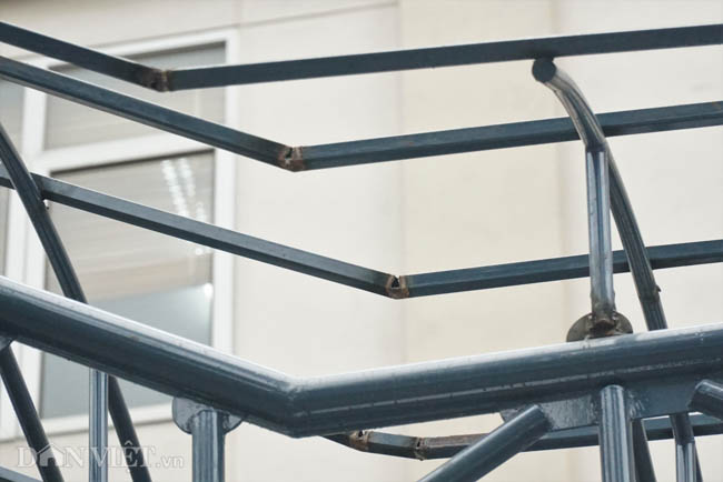 Ảnh: Nhà ga đường sắt trên cao chưa đi vào hoạt động đã xuống cấp