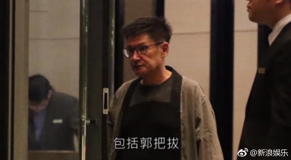 Bạn gái tin đồn của Seungri được con trai trùm showbiz Hong Kong cầu hôn, nhẫn kim cương khủng lộ diện