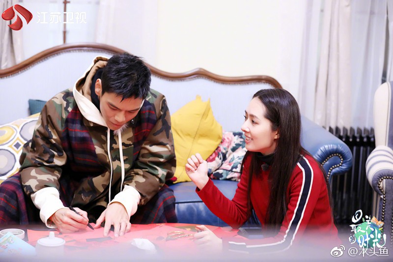 Bạn gái tin đồn của Seungri được con trai trùm showbiz Hong Kong cầu hôn, nhẫn kim cương khủng lộ diện