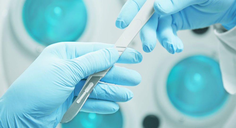 Nam bệnh nhân đến khám nội soi bị bác sĩ cắt bao quy đầu Nam bệnh nhân đến khám nội soi bị bác sĩ cắt bao quy đầu