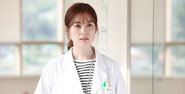 Cái kết cho gã đàn ông bội bạc: Dẫn vợ đi khám vô sinh gặp trúng cô bác sĩ năm xưa hắn từng quất ngựa truy phong