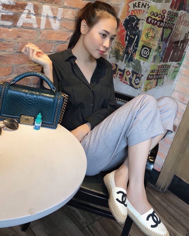 Đàm Thu Trang thường diện quanh 3 combo đơn giản này, nhưng vẻ thanh lịch và thời thượng của cô thì khó ai có thể phủ nhận