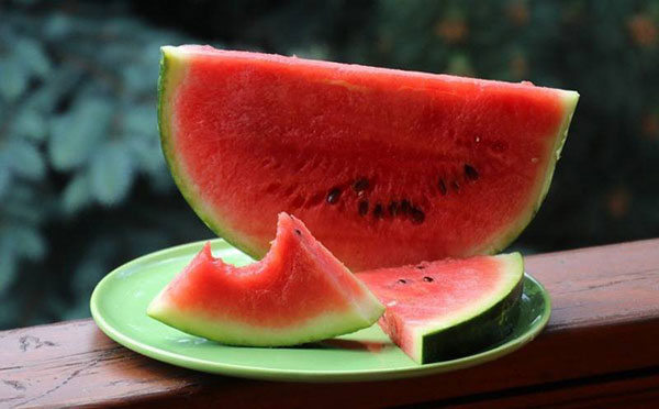 Ăn dưa hấu để trong tủ lạnh, bị cắt 70 cm ruột: Lỗi sai nghiêm trọng ai cũng cần cảnh giác