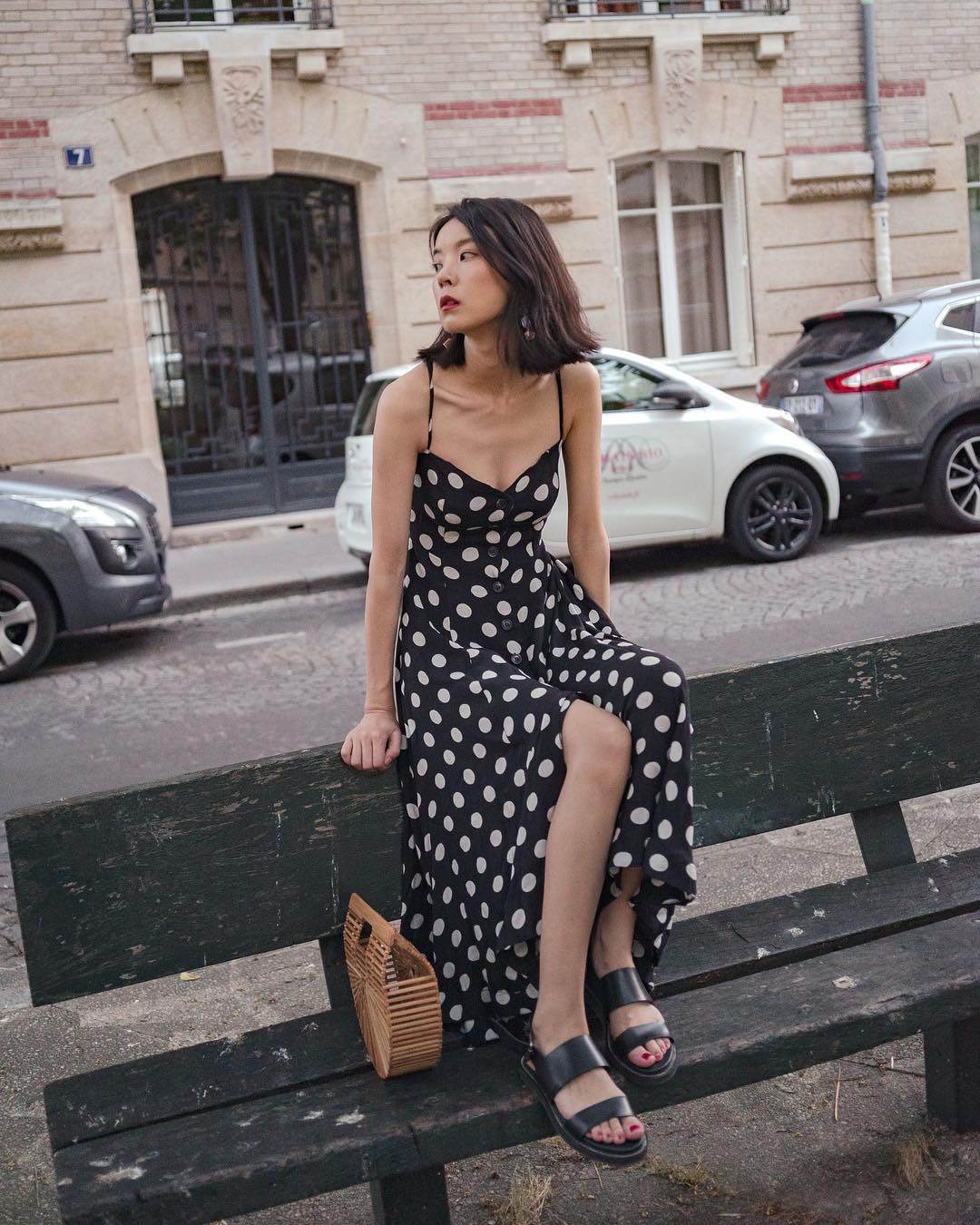 Diện váy vóc, bạn sẽ muốn mix ngay với 4 kiểu giày sau vì mặc lên quá xinh xắn và trendy