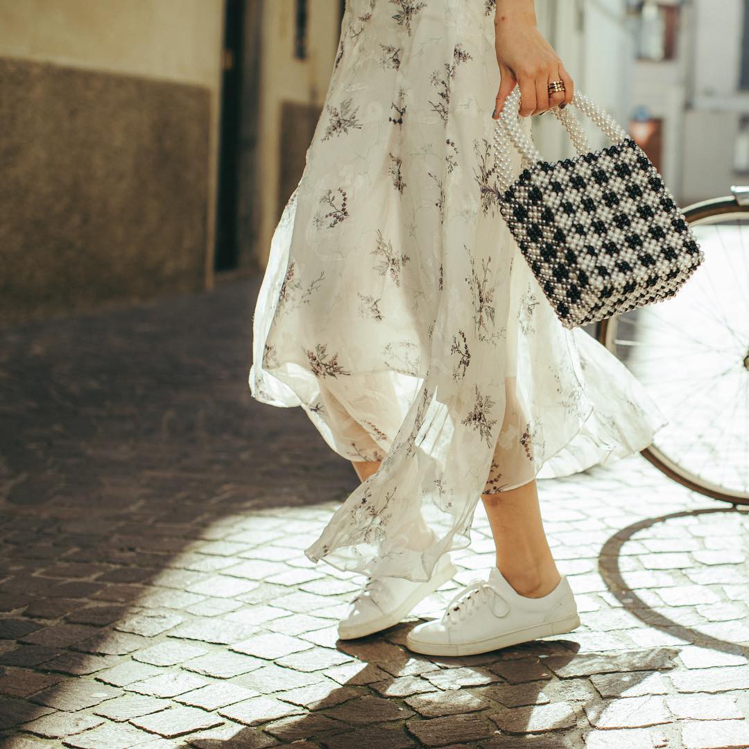 Diện váy vóc, bạn sẽ muốn mix ngay với 4 kiểu giày sau vì mặc lên quá xinh xắn và trendy