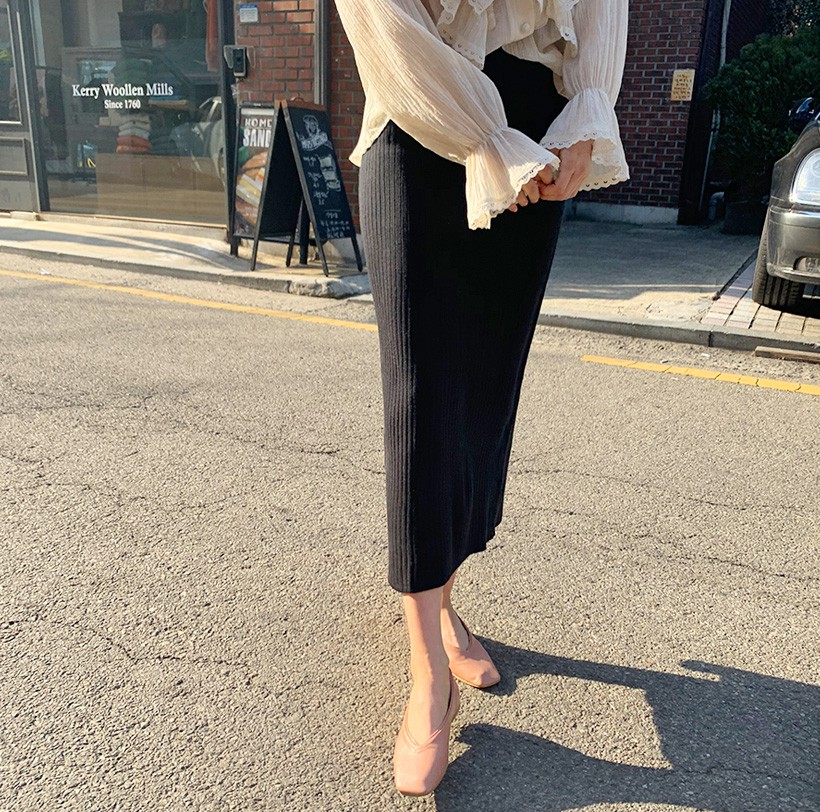 Diện váy vóc, bạn sẽ muốn mix ngay với 4 kiểu giày sau vì mặc lên quá xinh xắn và trendy