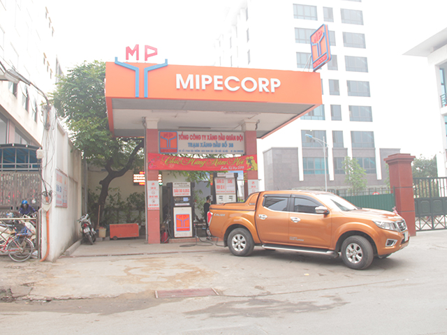 Ngừng bán xăng Ron 95: Nguồn đầu vào khó khăn hay chiều trò ép người dân dùng E5?