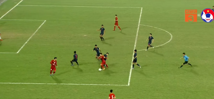 HLV Thái Lan giơ ngón tay khâm phục sau pha kiến tạo đỉnh cao của Quang Hải