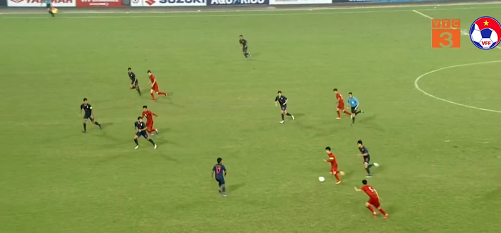 HLV Thái Lan giơ ngón tay khâm phục sau pha kiến tạo đỉnh cao của Quang Hải