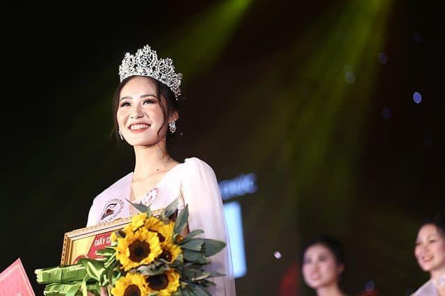 Tân hoa khôi ĐH Văn hóa Hà Nội: Chắc vì cao nên không ai theo đuổi