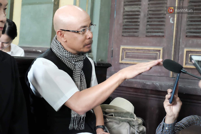 HĐXX yêu cầu ông Vũ không xưng Qua khi trả lời các câu hỏi trong phiên tòa xét xử tranh chấp Trung Nguyên