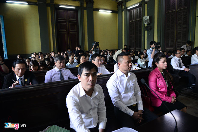 Vợ chồng Trung Nguyên truy vấn nhau tiền mua siêu xe, làm từ thiện Vợ chồng Trung Nguyên truy vấn nhau tiền mua siêu xe, làm từ thiện