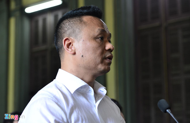 Vợ chồng Trung Nguyên truy vấn nhau tiền mua siêu xe, làm từ thiện Vợ chồng Trung Nguyên truy vấn nhau tiền mua siêu xe, làm từ thiện