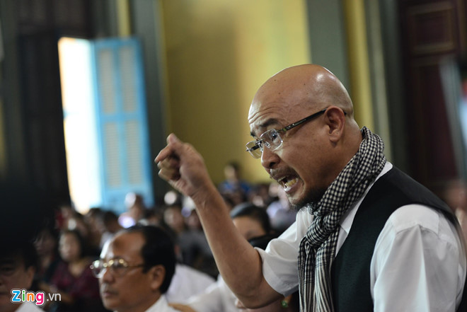 Vợ chồng Trung Nguyên truy vấn nhau tiền mua siêu xe, làm từ thiện Vợ chồng Trung Nguyên truy vấn nhau tiền mua siêu xe, làm từ thiện