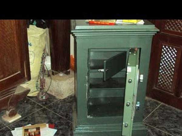 Khởi tố 2 đối tượng phá két sắt, trộm gần nửa tỷ đồng